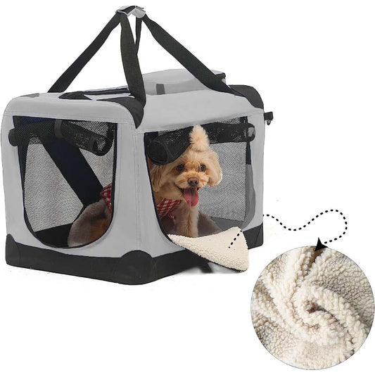 Yorkshire terrier kinéz a szürke összehajtható kutyahordozó táskából, mellette a kivehető plüss alátét